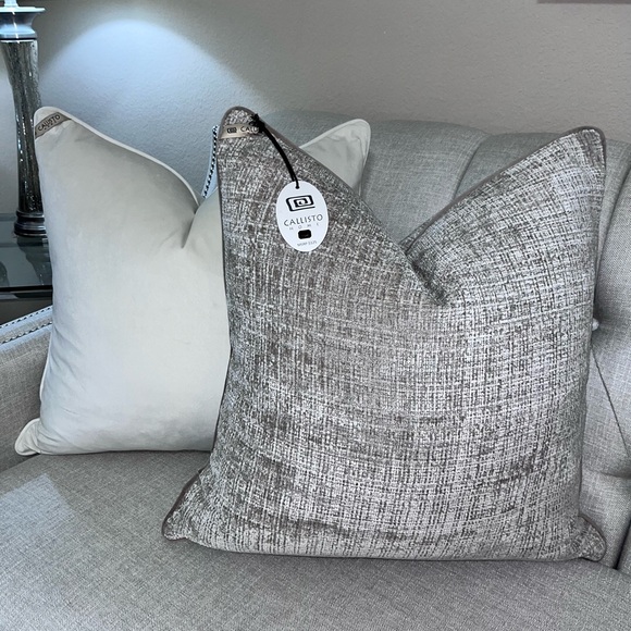 1-NWT CALLISTO HOME VELVET WEAVE DESIGN DECORATIVE
THROW PILLOWS - Picture 9 of 17